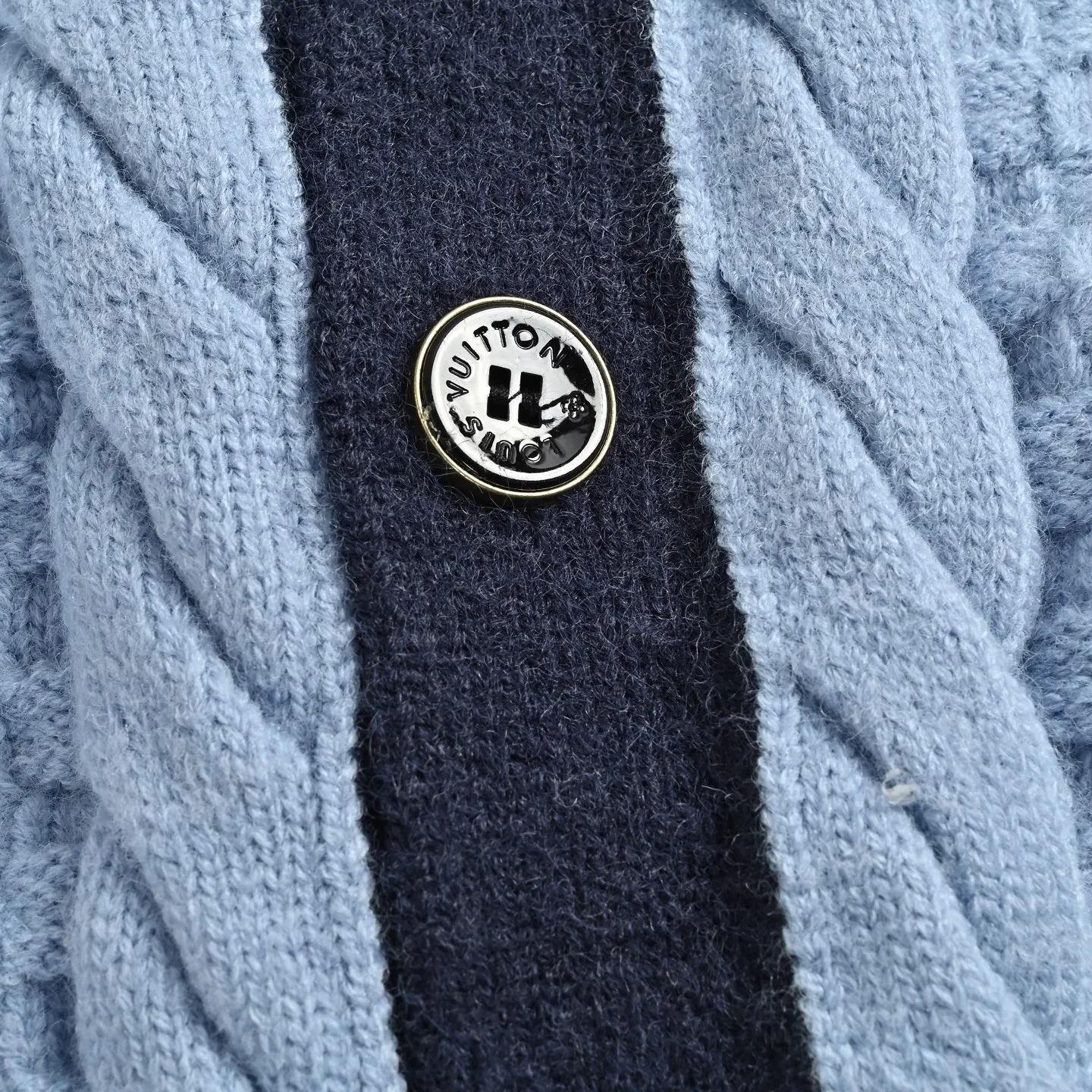 Louis Vuitton/Louis Vuitton leather label blue collar cable knit cardigan